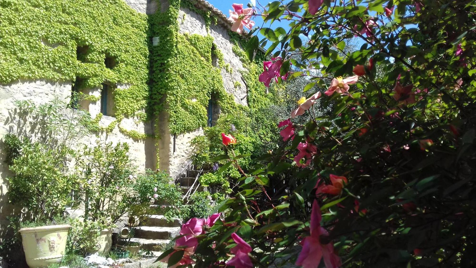 Le Mas Du Lac Uzès Exterior foto